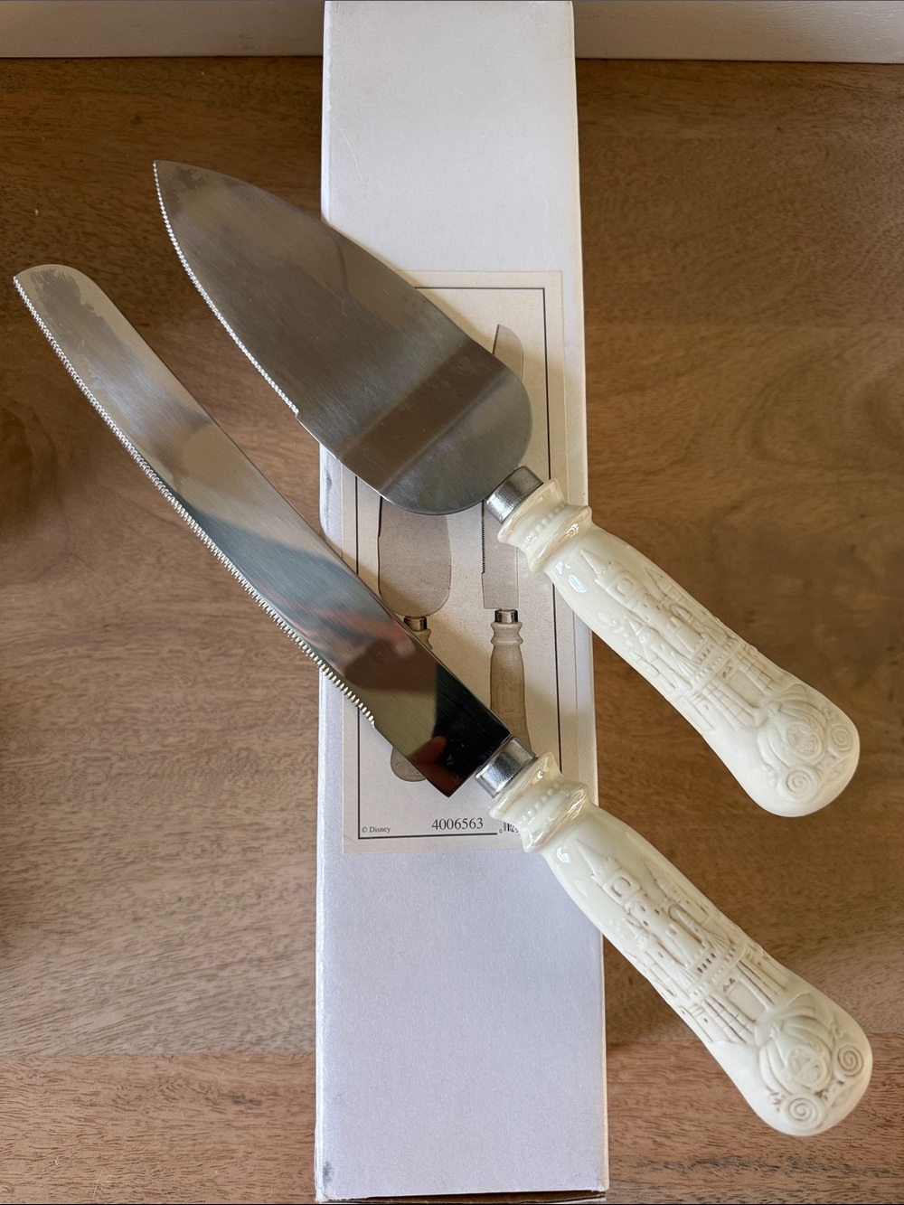 EUC Disney Romance Ivory Cinderella Castle+Carriage Cake Knife Server Set